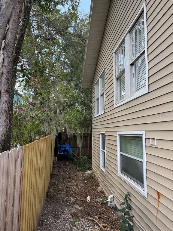 Image 4 of property listing at 610 21ST STREET W, Bradenton, FL 34205