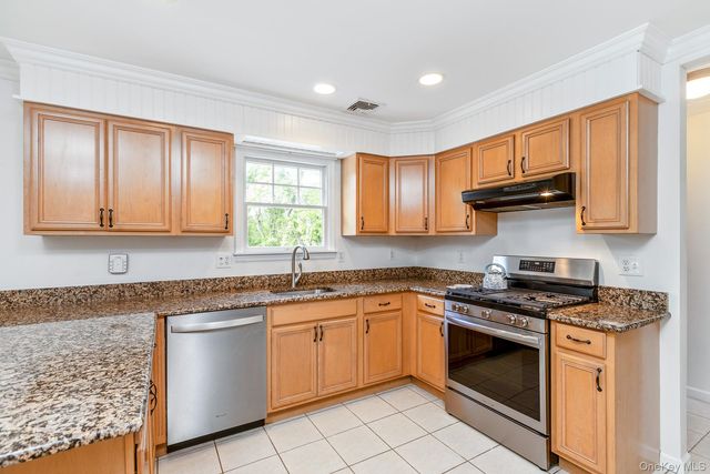 506 Twomey Avenue, Baiting Hollow, NY 11933