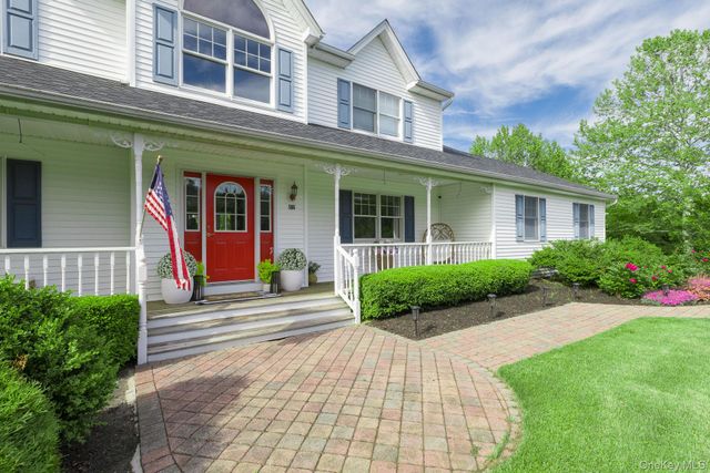 506 Twomey Avenue, Baiting Hollow, NY 11933