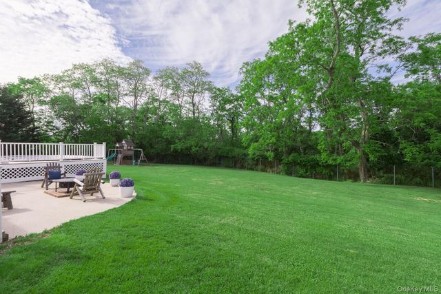 506 Twomey Avenue, Baiting Hollow, NY 11933