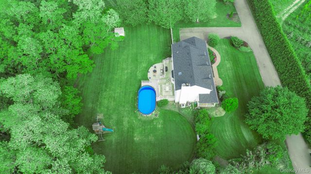 506 Twomey Avenue, Baiting Hollow, NY 11933