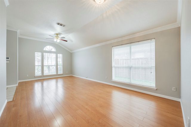 5900 Rising Meadow Drive, Arlington, TX 76018