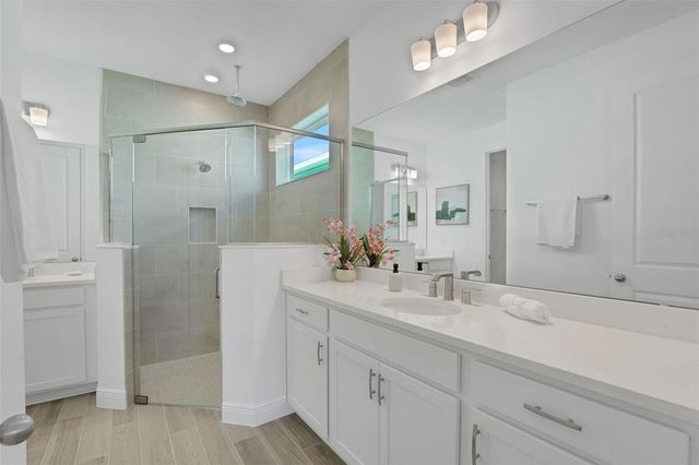 995 FIESTA KEY CIRCLE, Lady Lake, FL 32159