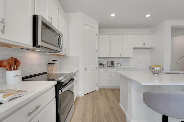 995 FIESTA KEY CIRCLE, Lady Lake, FL 32159