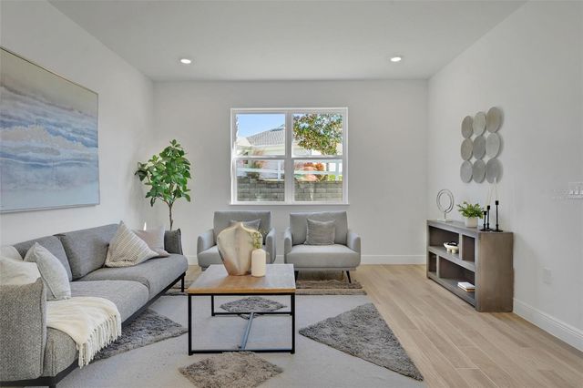 995 FIESTA KEY CIRCLE, Lady Lake, FL 32159