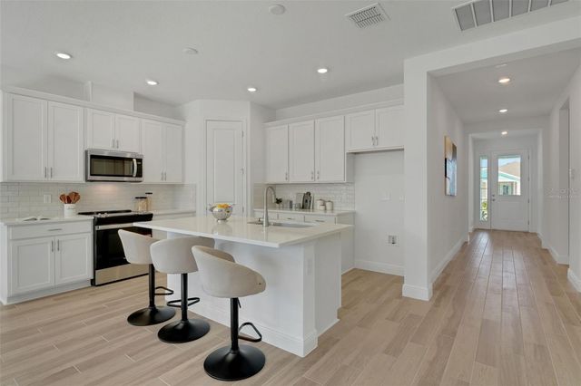 995 FIESTA KEY CIRCLE, Lady Lake, FL 32159