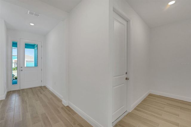 995 FIESTA KEY CIRCLE, Lady Lake, FL 32159