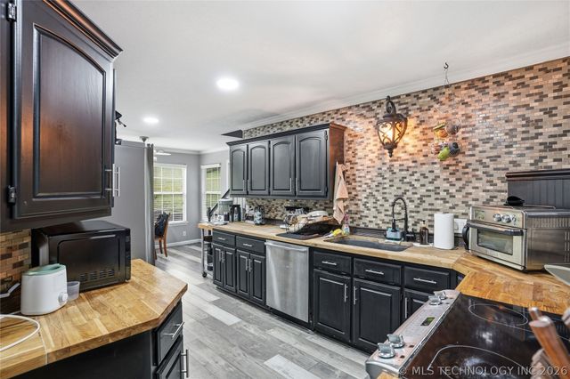 6811 E 65th Place, Tulsa, OK 74133