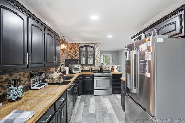 6811 E 65th Place, Tulsa, OK 74133