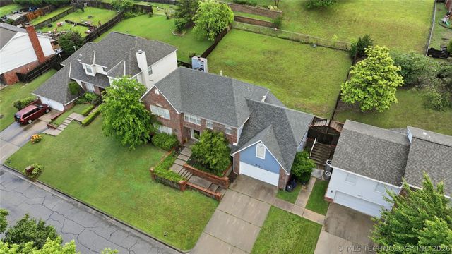 6811 E 65th Place, Tulsa, OK 74133