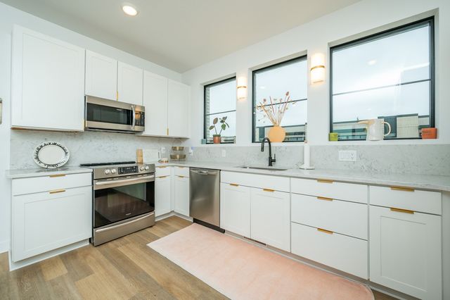 1327 Keosauqua Way, Des Moines, IA 50309