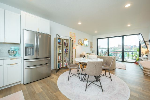 1327 Keosauqua Way, Des Moines, IA 50309