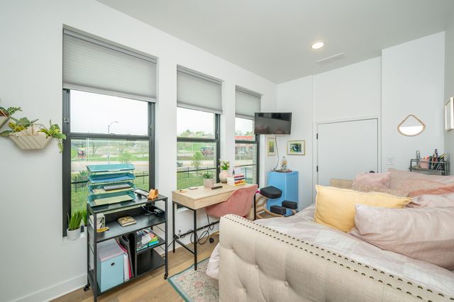 1327 Keosauqua Way, Des Moines, IA 50309