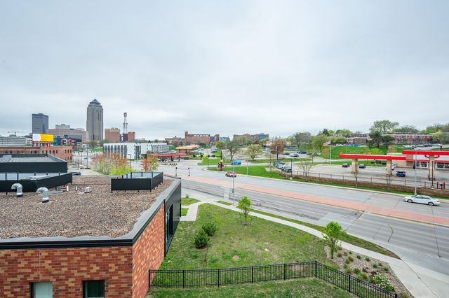1327 Keosauqua Way, Des Moines, IA 50309