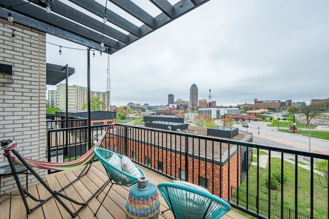 1327 Keosauqua Way, Des Moines, IA 50309