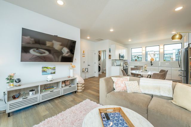 1327 Keosauqua Way, Des Moines, IA 50309