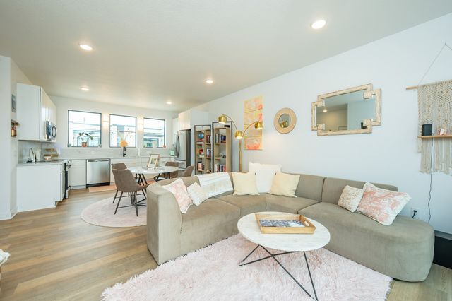 1327 Keosauqua Way, Des Moines, IA 50309