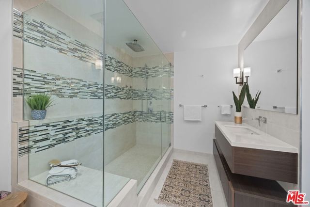 13065 Mindanao Way 3, Marina Del Rey, CA 90292