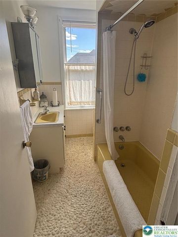 2248 Birch Street, Wilson Boro, PA 18042