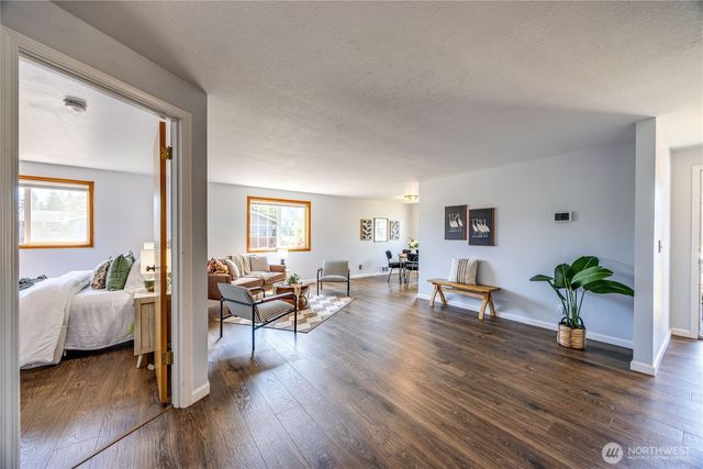 19782 Mosjon Circle NE, Poulsbo, WA 98370
