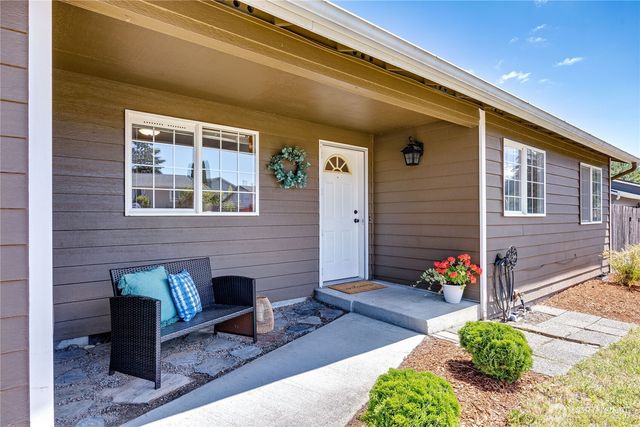 19782 Mosjon Circle NE, Poulsbo, WA 98370