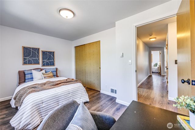 19782 Mosjon Circle NE, Poulsbo, WA 98370