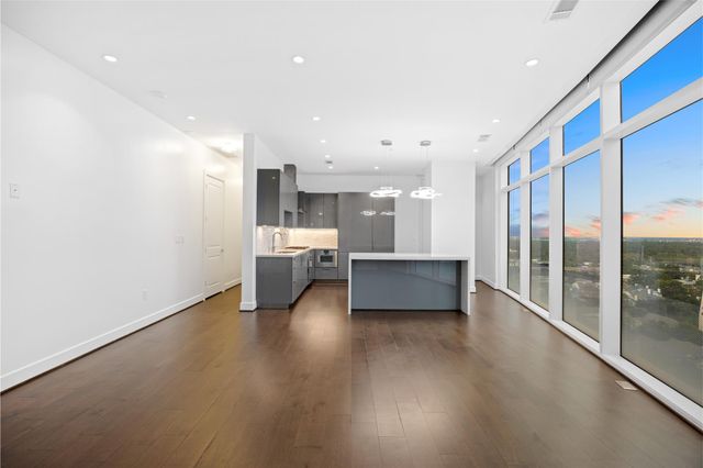 4521 San Felipe Street 1903, Houston, TX 77027