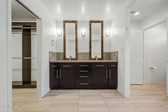 8547 N WOODLAND Court, Scottsdale, AZ 85258