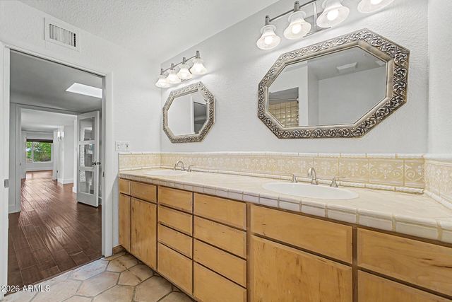 8547 N WOODLAND Court, Scottsdale, AZ 85258