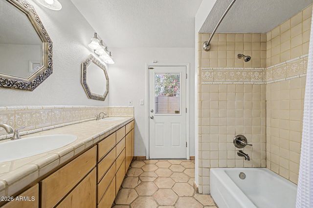 8547 N WOODLAND Court, Scottsdale, AZ 85258