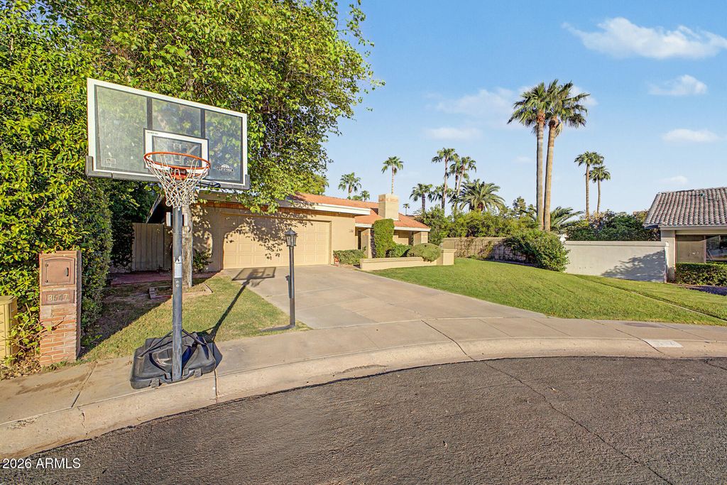 8547 N WOODLAND Court, Scottsdale, AZ 85258 — photo 4