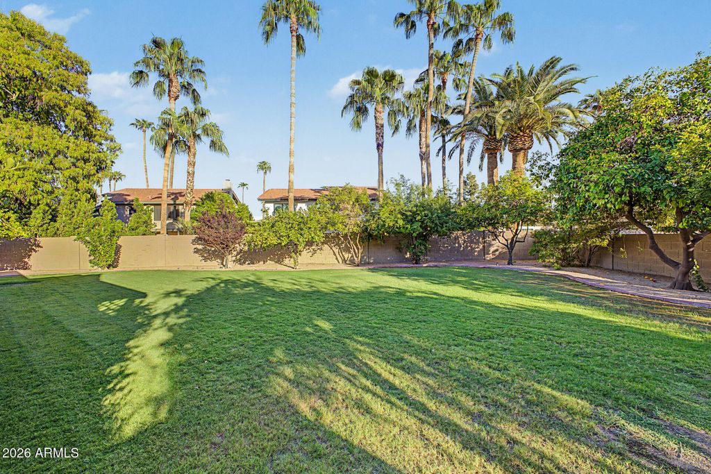 8547 N WOODLAND Court, Scottsdale, AZ 85258 — photo 5