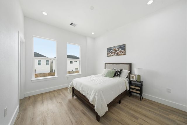 8902 Knoll Leaf Drive, Houston, TX 77080