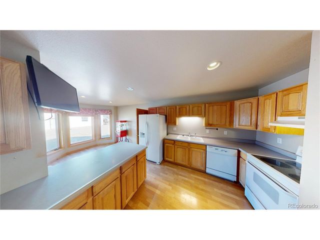 604 9th St, Blanca, CO 81123