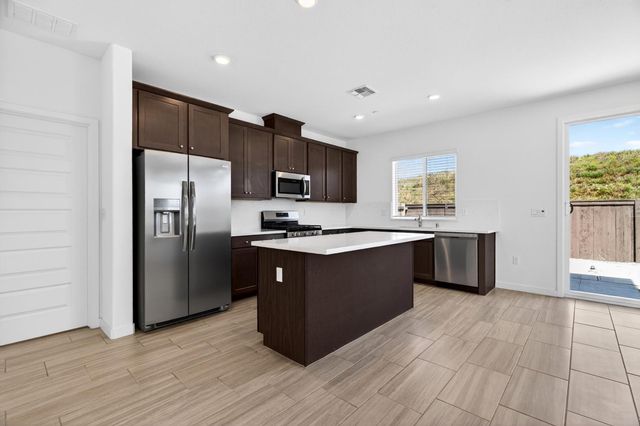 7249 Robins Cove Dr, Stockton, CA 95219