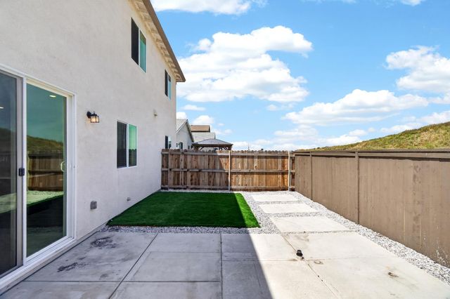 7249 Robins Cove Dr, Stockton, CA 95219