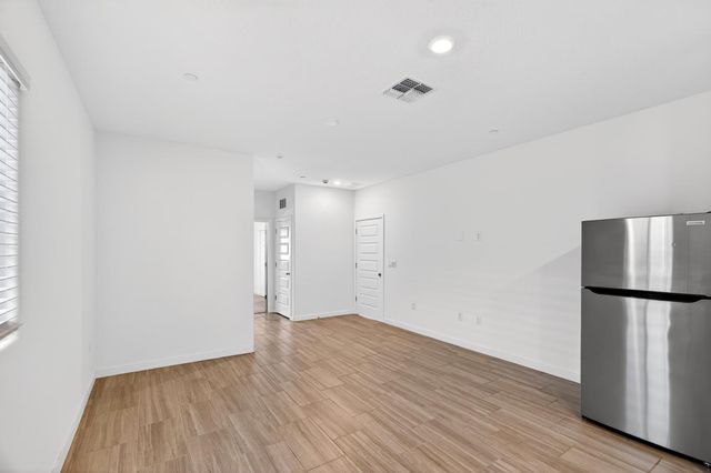 7249 Robins Cove Dr, Stockton, CA 95219