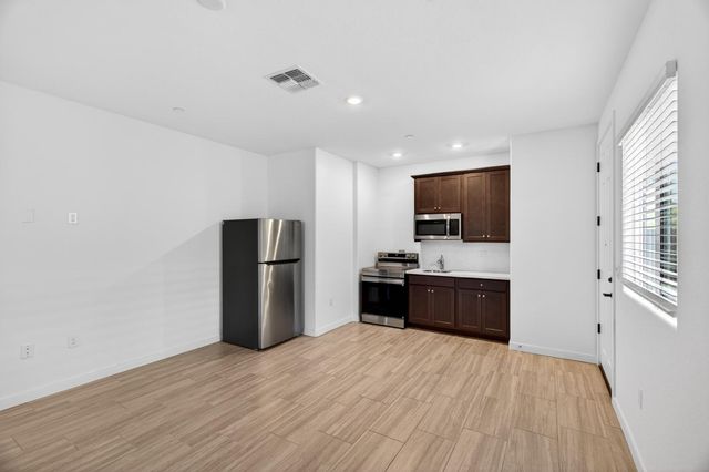7249 Robins Cove Dr, Stockton, CA 95219