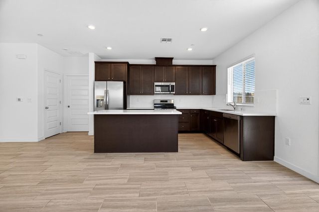 7249 Robins Cove Dr, Stockton, CA 95219