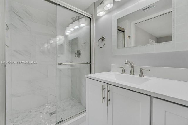 6832 S Palmetto Cir S 201, Boca Raton, FL 33433