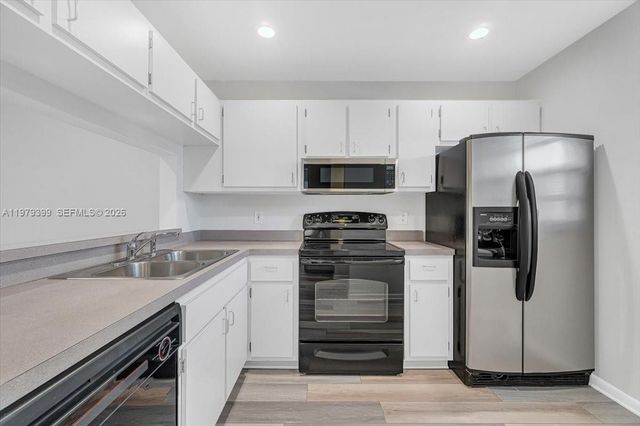 6832 S Palmetto Cir S 201, Boca Raton, FL 33433