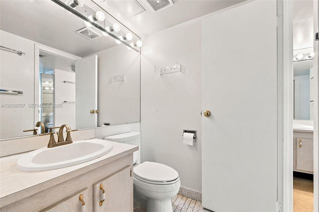 3401 N Country Club Dr 804, Aventura, FL 33180