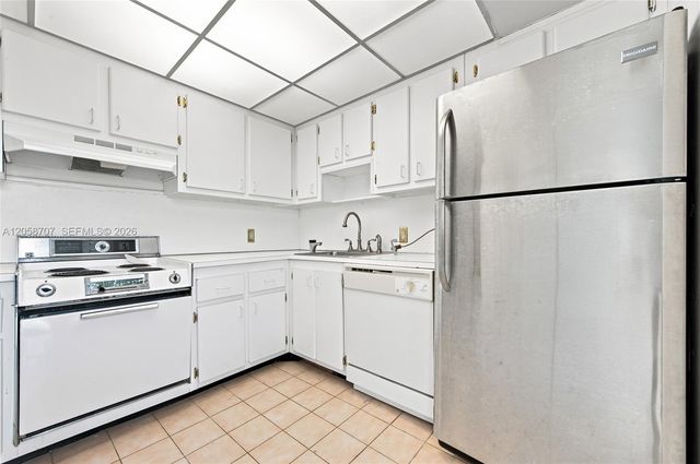 3401 N Country Club Dr 804, Aventura, FL 33180