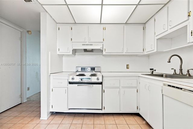 3401 N Country Club Dr 804, Aventura, FL 33180