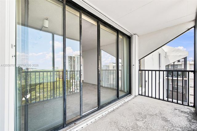 3401 N Country Club Dr 804, Aventura, FL 33180