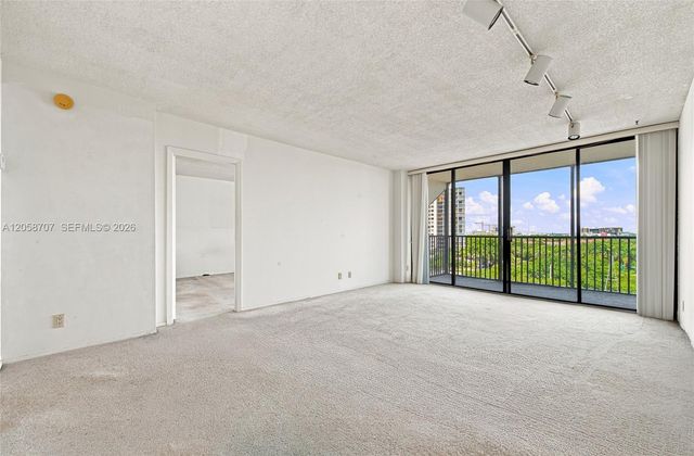 3401 N Country Club Dr 804, Aventura, FL 33180