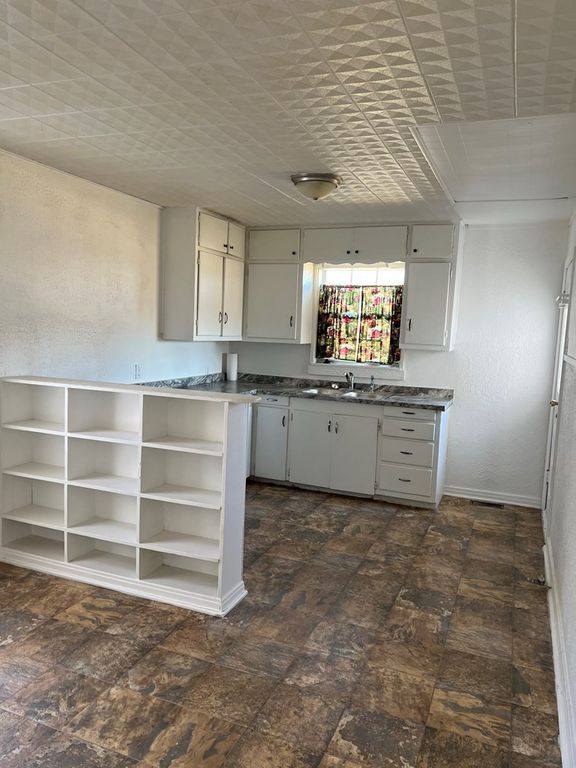 Image 11 of property listing at 1201 Clairmont Street, San Angelo, TX 76905