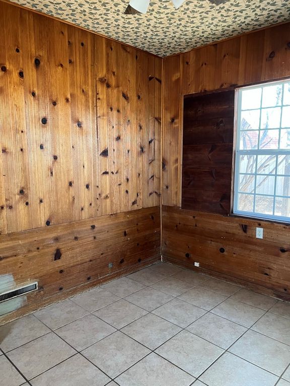 Image 14 of property listing at 1201 Clairmont Street, San Angelo, TX 76905