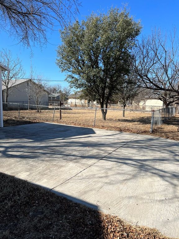 Image 18 of property listing at 1201 Clairmont Street, San Angelo, TX 76905