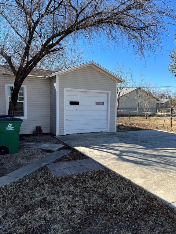 Image 19 of property listing at 1201 Clairmont Street, San Angelo, TX 76905